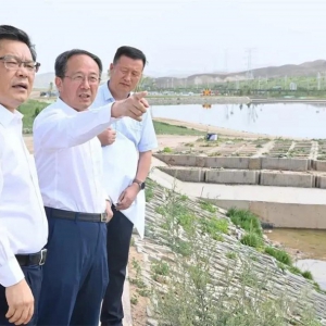 甘肃省省委副书记、省长任振鹤在兰州新区调研舟曲县地质灾害避险搬迁安置工作！ ... ...