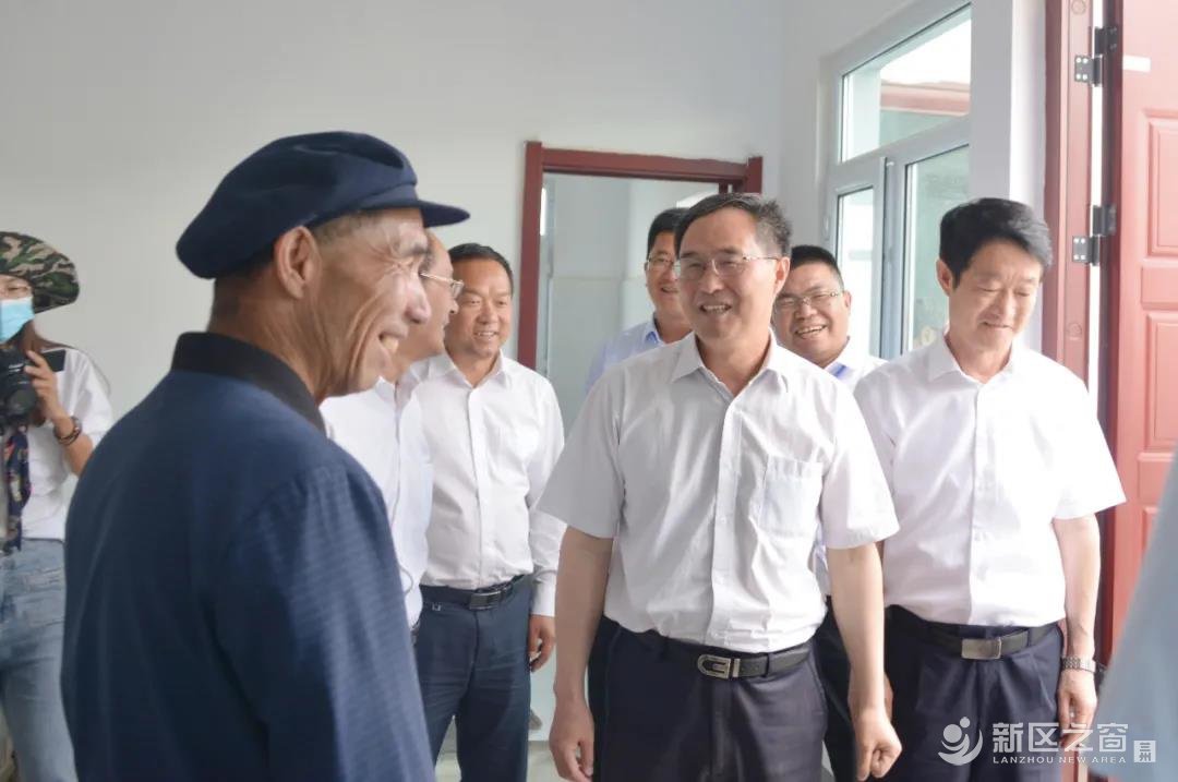 甘肃省副省长刘长根在新区调研移民安置区！