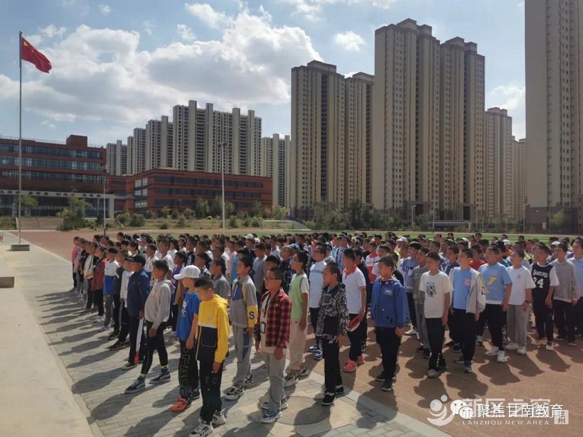 顺利抵达！兰州新区迎来甘南州448名中学生~