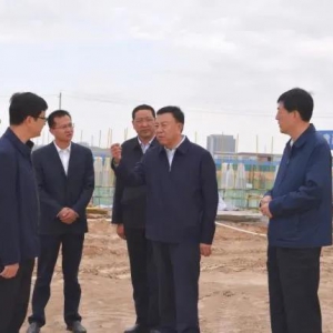 俞成辉赴兰州新区看望慰问舟曲第五批地质灾害避险搬迁群众! ... ...