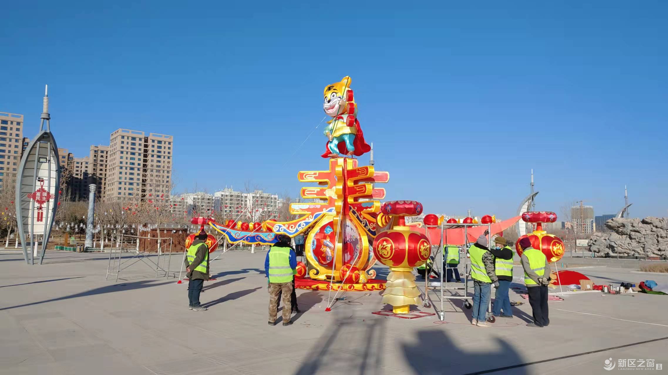 【新区年味儿】栖霞湖广场新春花灯开始安装~